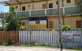 Pal'S On The Beach - Dangriga, Belize
